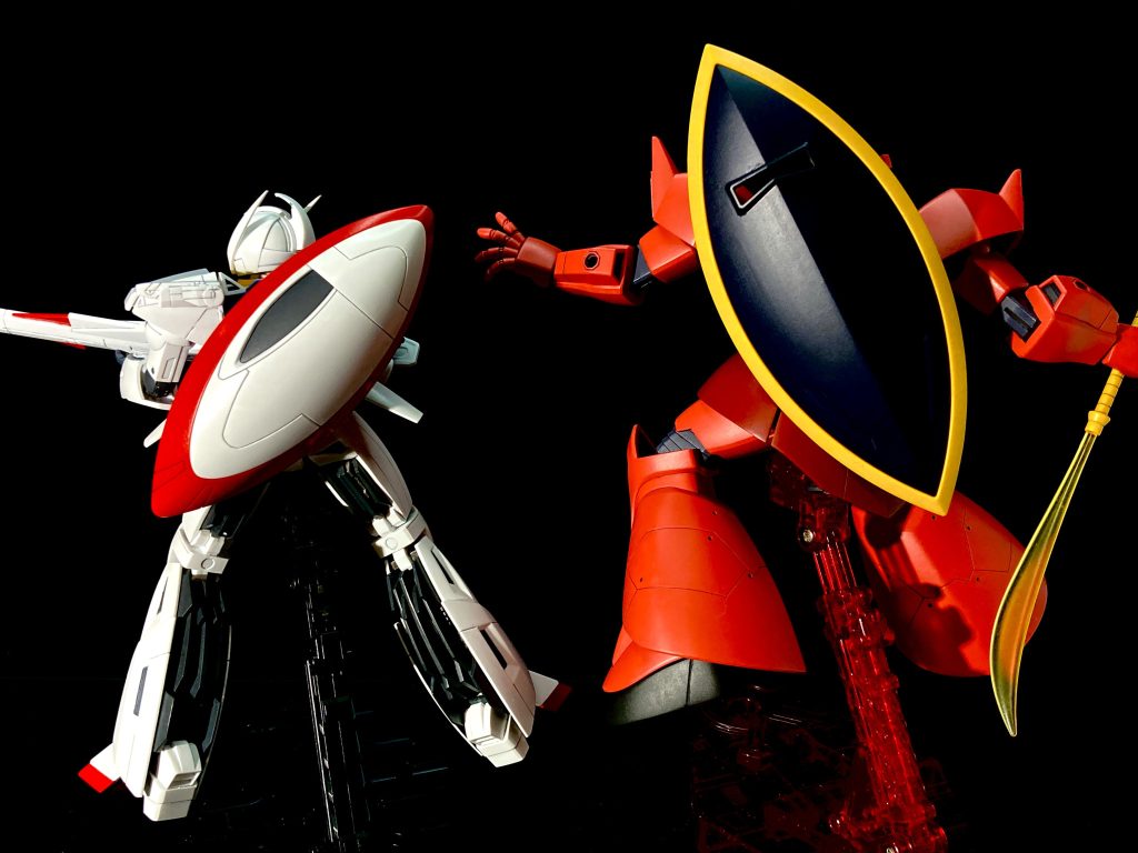 背中に背負うシールドが似合うMS二大巨頭。結構な量になってしまった積みプラを前にして次は何作ろうか戸惑うのですが、前回ゲルググだったし盾の形にてるから∀にしようってことで決めました。あとは、現在進行形でYouTubeで毎週∀が無料で更新公開されているので、モチベーションも上がりやすい状況でした。