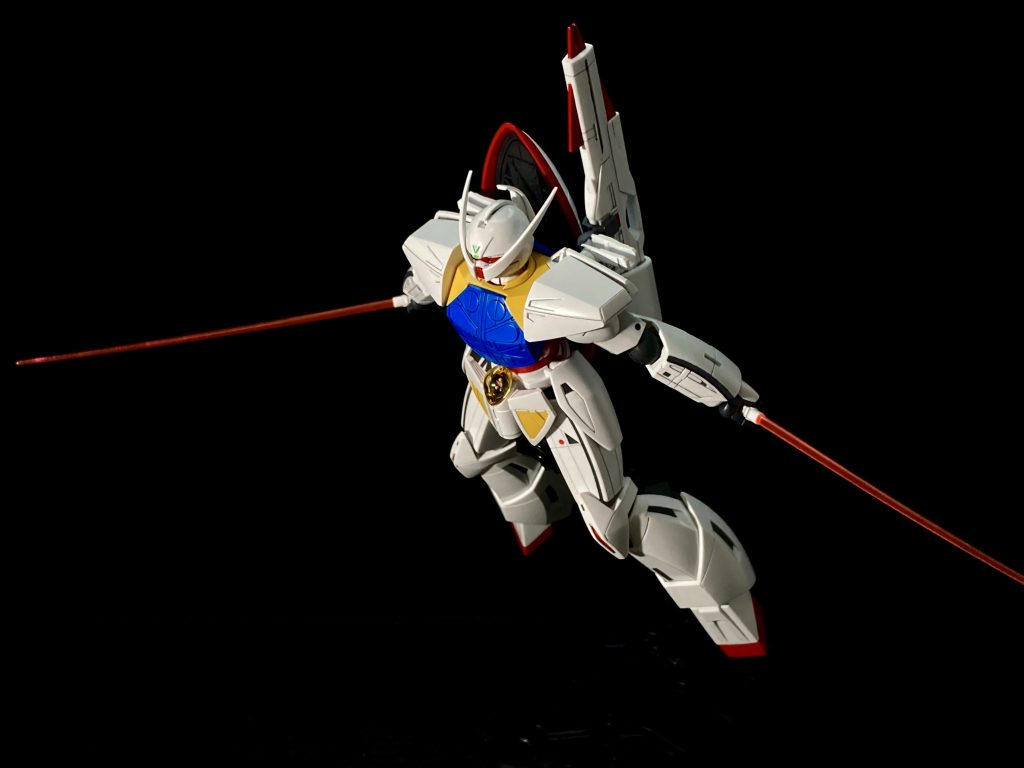 ビームサーベル二刀流!サーベルのエフェクトパーツがHGの共通規格のものだったので、Gセルフから細身のエフェクトを拝借しています。ウォドム切り裂いちゃうよ!