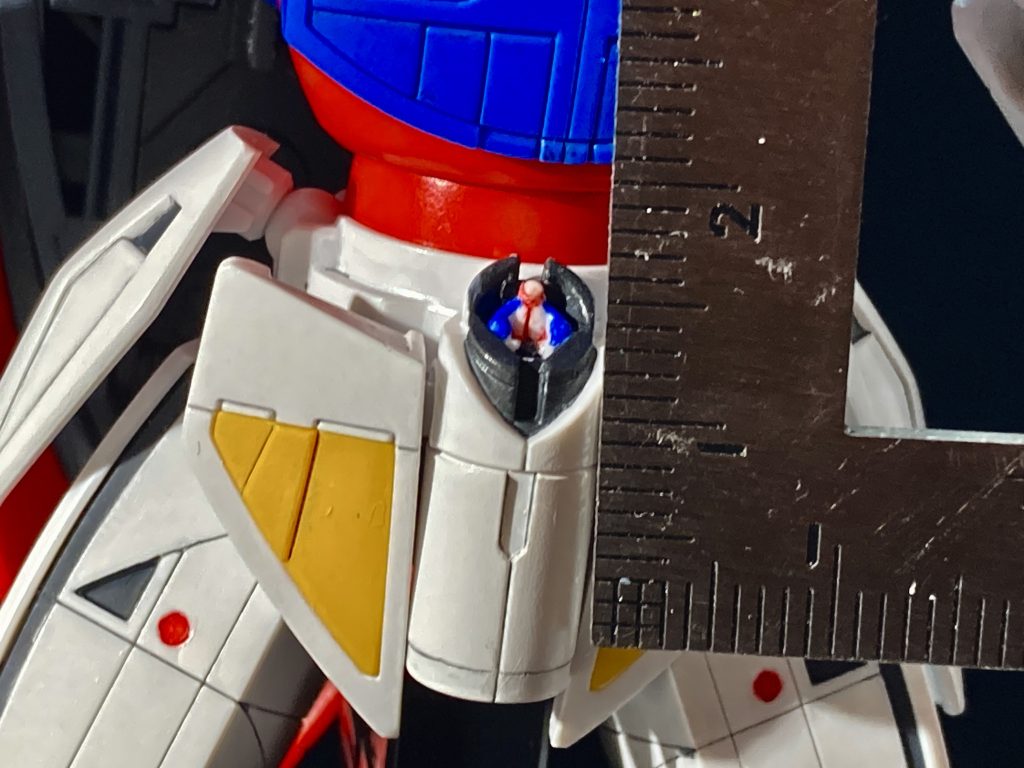 コックピットがクリアパーツなのでロラン丸見え。何とかそれらしくしようと頑張りましたが僕にはこれが限界でした。