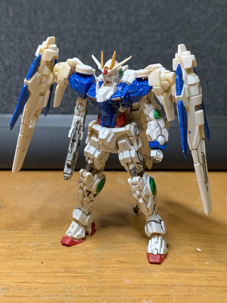 一旦組み上げたものの、肩周りが寂しかったのでこの後バラして追加で塗りました。