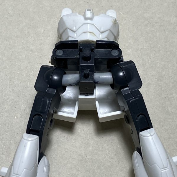 HG 1/144 Gセイバー（1）物置を整理してたらGセイバーの箱を発見。作らず仕舞っていたようですが、よく覚えてません。箱を開けてみたら！…未開封のランナー群と、素組み完成品の、2キット分ある！記憶にない！しかも素組みの方は股間を広げたりプロポーション改造してる…。また謎のウェーブの金属スプリングも。（次の記事に続く）（2枚目）