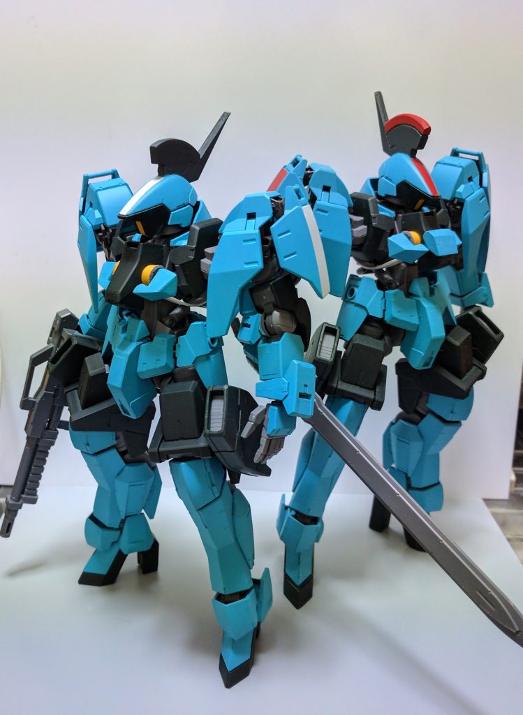 別件でガンダムフレームを複数買っていた=肩アーマーは余分があったので、ついでに一般機も。ずらりと並べたかったけど、1/100サイズでやるとえらい事になるので1体だけです。