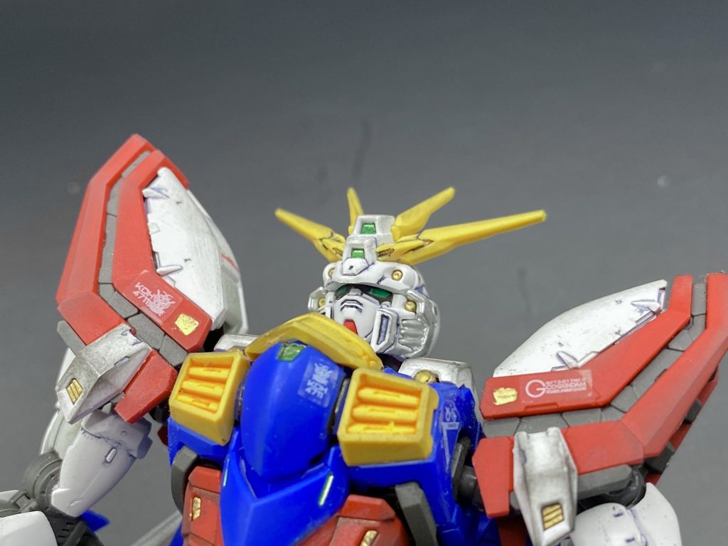 部分塗装は主に内部の細かいところにゴールド入れたり胸の真ん中の溝のメタリックグリーンを入れたりなど。