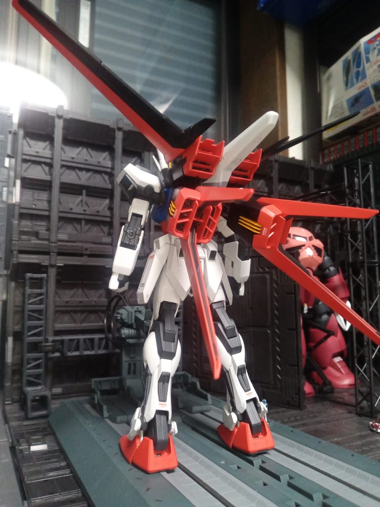 エンジンブロックの塗り分けが泣きそうになりました。別パーツで出来てない（リニューアル版は別パーツ）筆塗りで対応。指が震える。