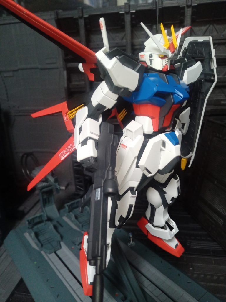 台座付きで、空飛ばせるのはいいですねえ。発進再現度高い。コンセントついてるし(笑)