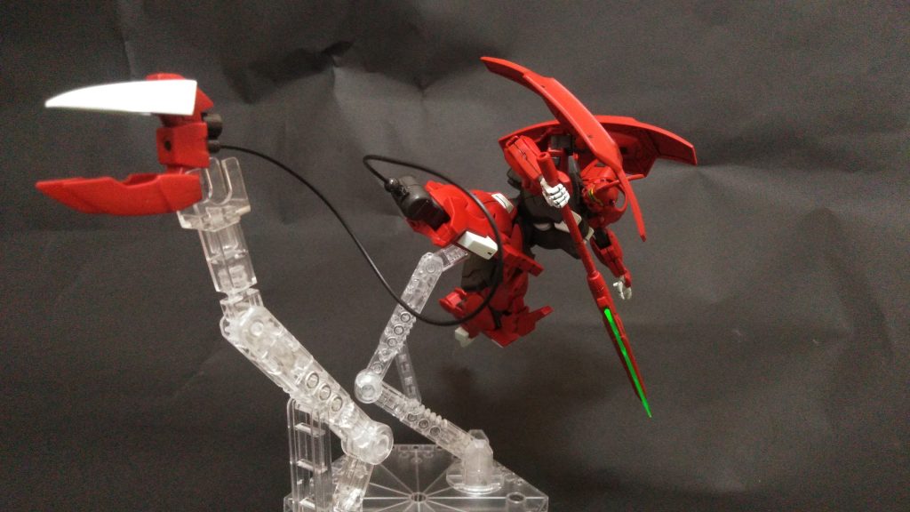 ロケットキックこと、シャクルクロウ組み付かせて電撃も可能な設定ですが、決闘でパイロットへの間接攻撃はダメですよね。（反則とは言ってない）