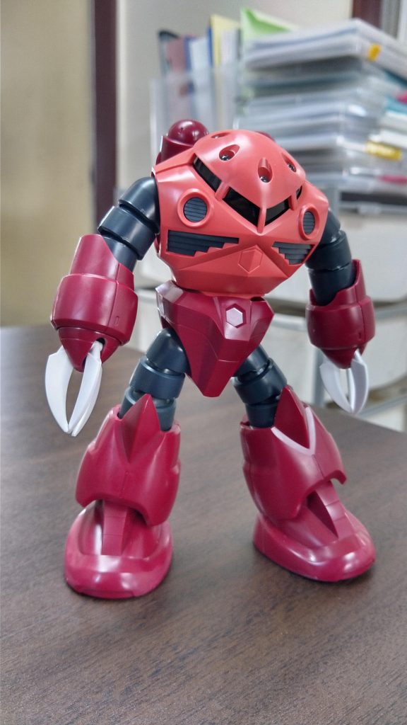 まずは素組み。HGはサクサクっと作れるので好き。シャアザクもシャアズゴックも真っ赤ではないのよね。ピンクと小豆色がメインカラー。