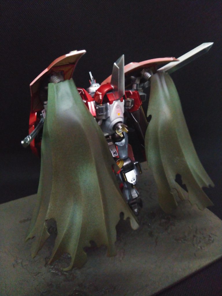 素体のフレームをヘビーガンメタリック、装甲をシャインシルバーで吹き、艶消し仕上げにしています。艶消しは水転写デカール貼る前に吹くと白化してしまうという事を初めて知りました。トップコートは最後に吹くよう気をつけます！(;´Д⊂)