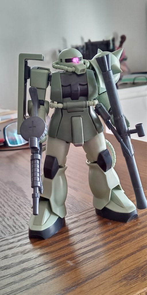 股間ブロックの角度が違ってるのが、わかりますかね～?　足の甲は切り離して角度変更してます。