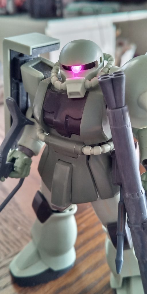 ３ｍｍ砲弾型LEDを、入れ込みました。この頃はチップLEDを手に入れておらず………。