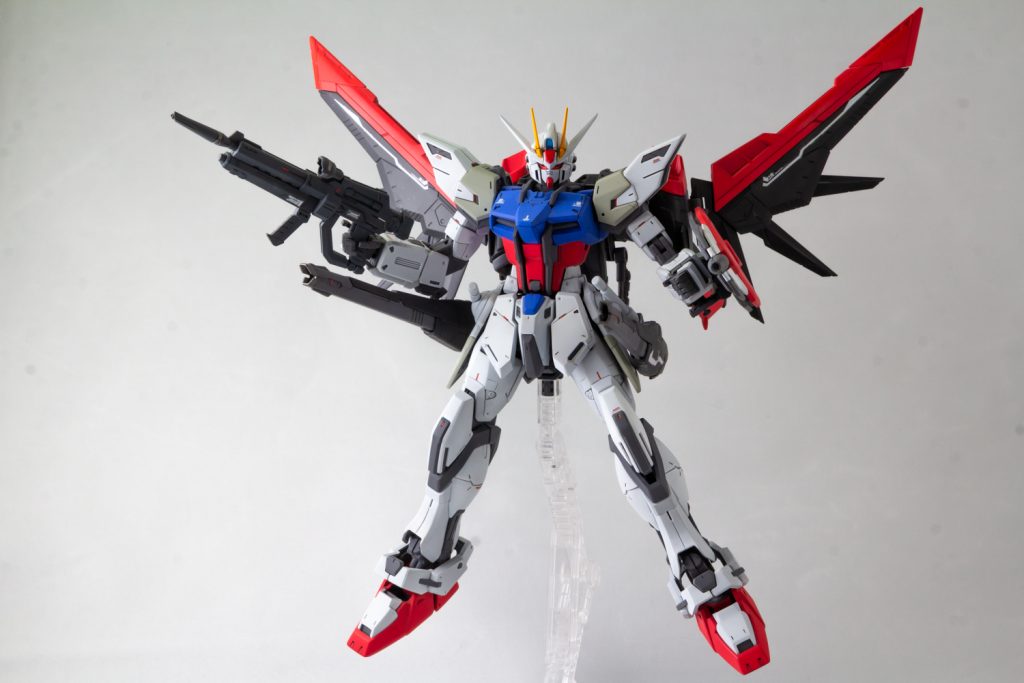 各部の武装を同時に使用する際は原作(BF )同様にウイングを展開しハイマットモード風のシルエットになる、としました。