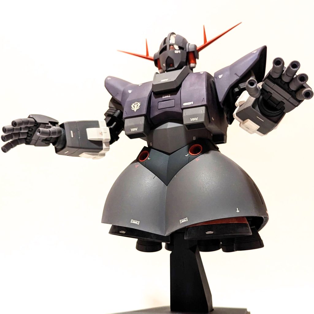 MG 1/100 ジオング　前面②若干下からのあおり。こちらの方が威圧感あります。