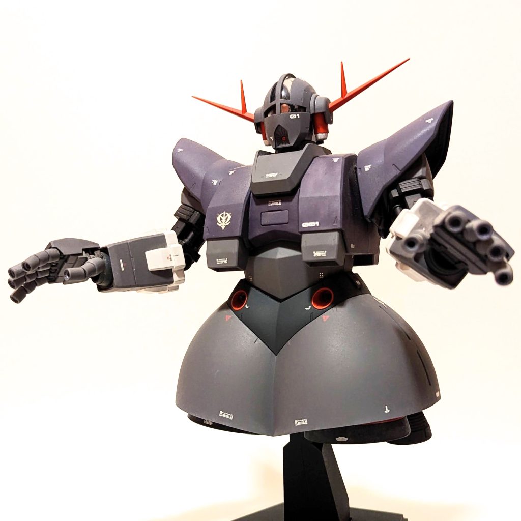 MG 1/100 ジオング　前面①やはりスカート小さめですね😅