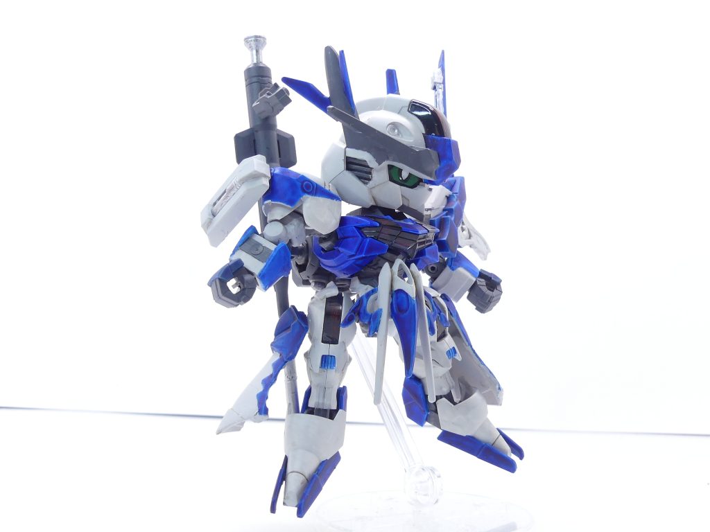 メイン武装となるマイナスドライバーは鉄血オプションセット6から。非戦闘時は背中に差し込んでおけます。