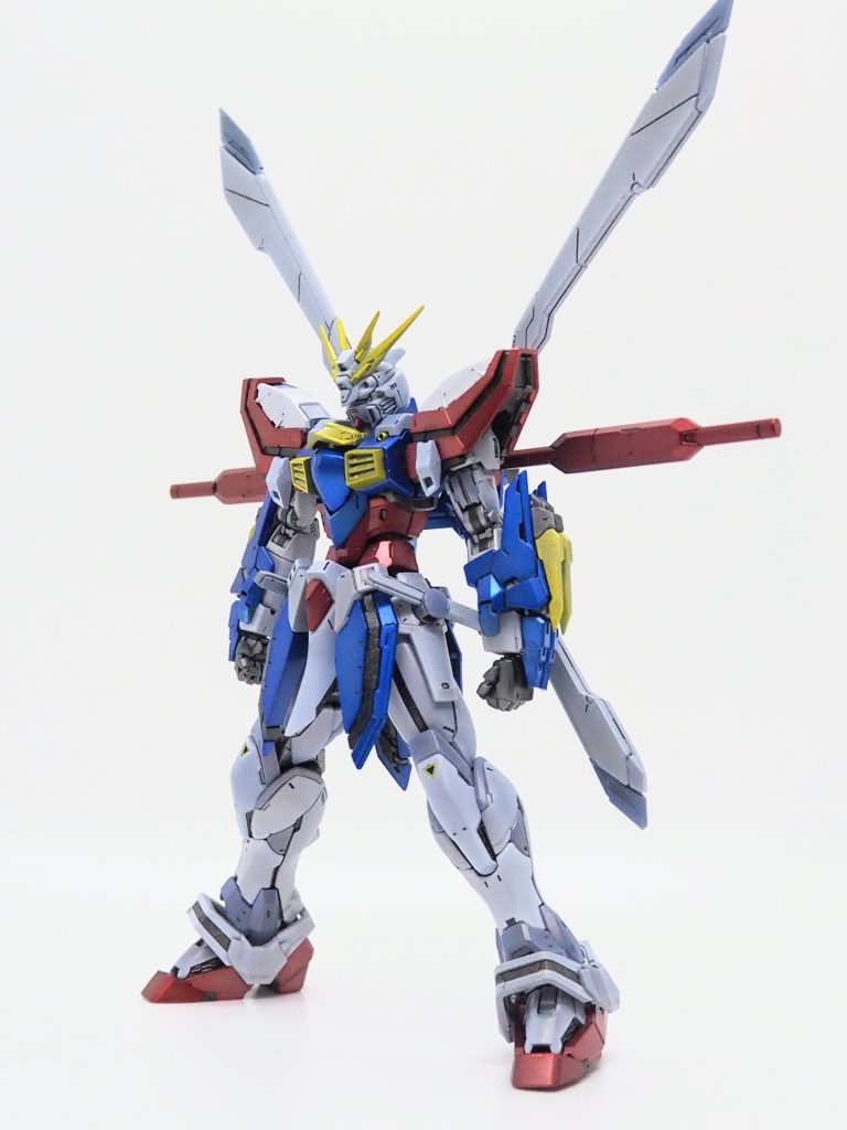 全体像塗装はゲーム等のCGをイメージして、シルバーやアイアン系を下地にメタリック塗装で仕上げました。