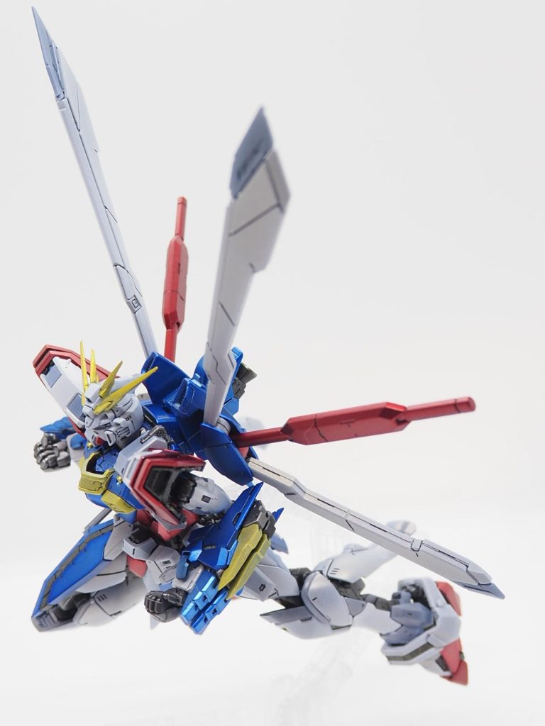 バックパックが前後にも動くので腕を引いても干渉せず、力強いポーズが取れます。