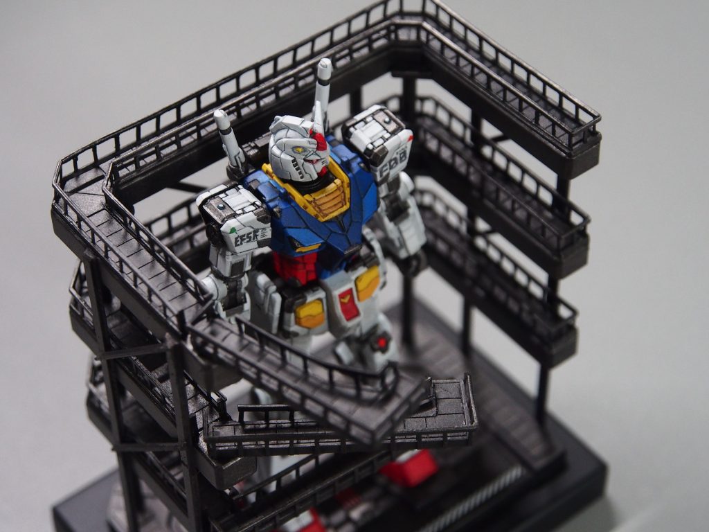 入場者特典 1/200 RX-78F00ガンダムとカスタムドック–2枚目/制作者：extantpanda