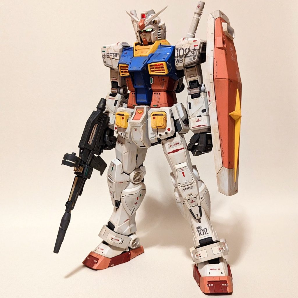 PGU 1/60 RX-78-2 ガンダム 前面③胸中心アングル。この辺りが普段慣れている角度でしょうか。スタイル良いですね~
