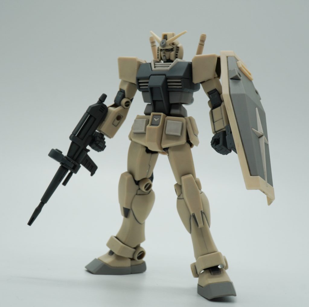 クラシックカラーというか、砂漠の陸戦仕様みたいな、ガンダムに見えます。