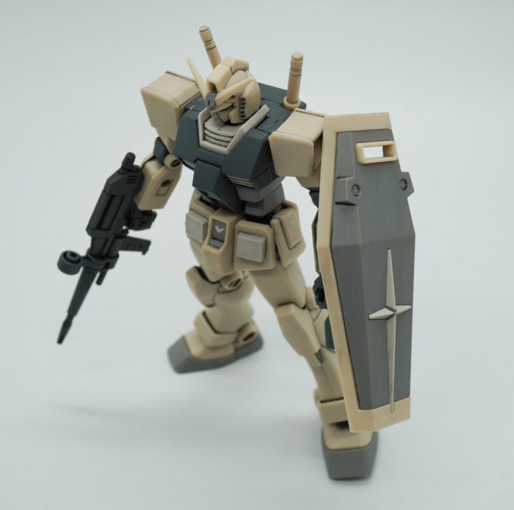 卵の殻の外装パーツは結構透けるように見えたので、装甲裏もグレーで塗装。重厚感を狙ってみました。