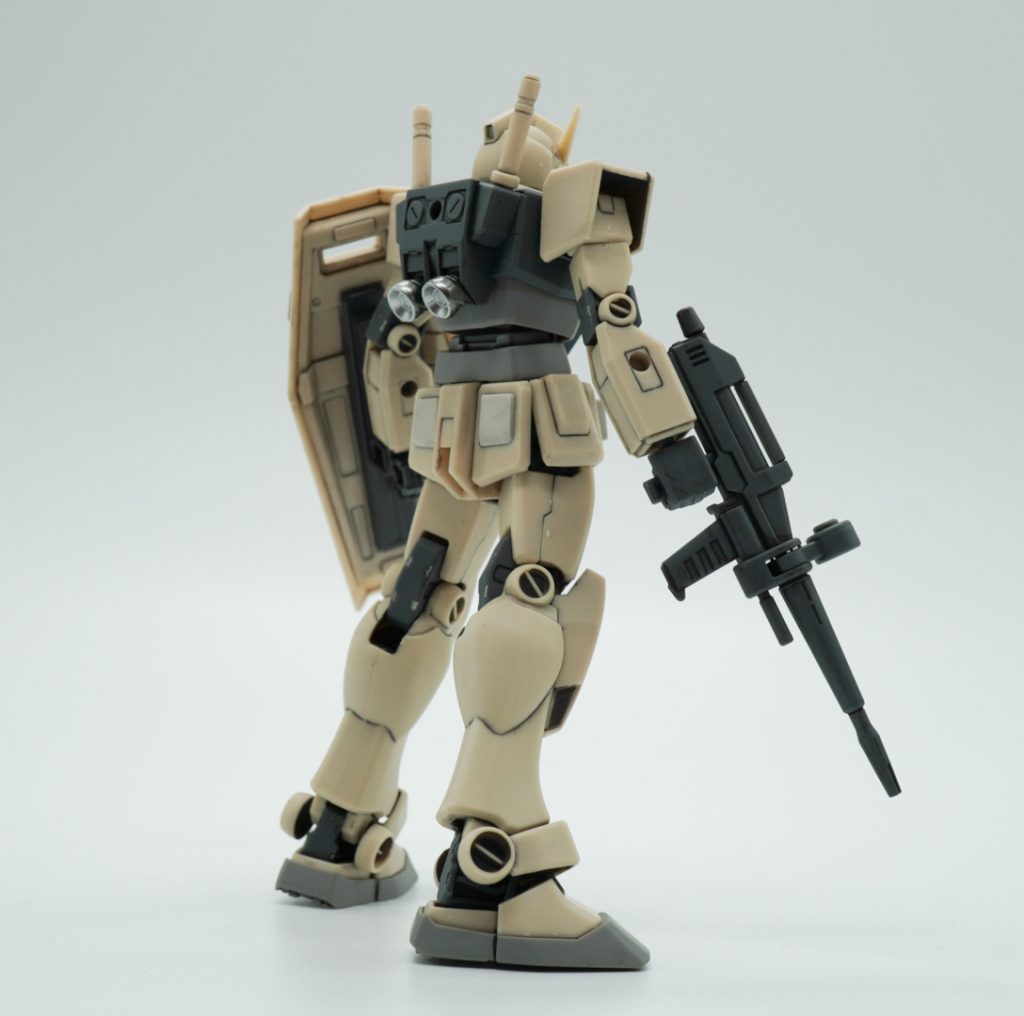 関節のモールド部は、タミヤのエナメル、チタンシルバーで、筆塗りてす。