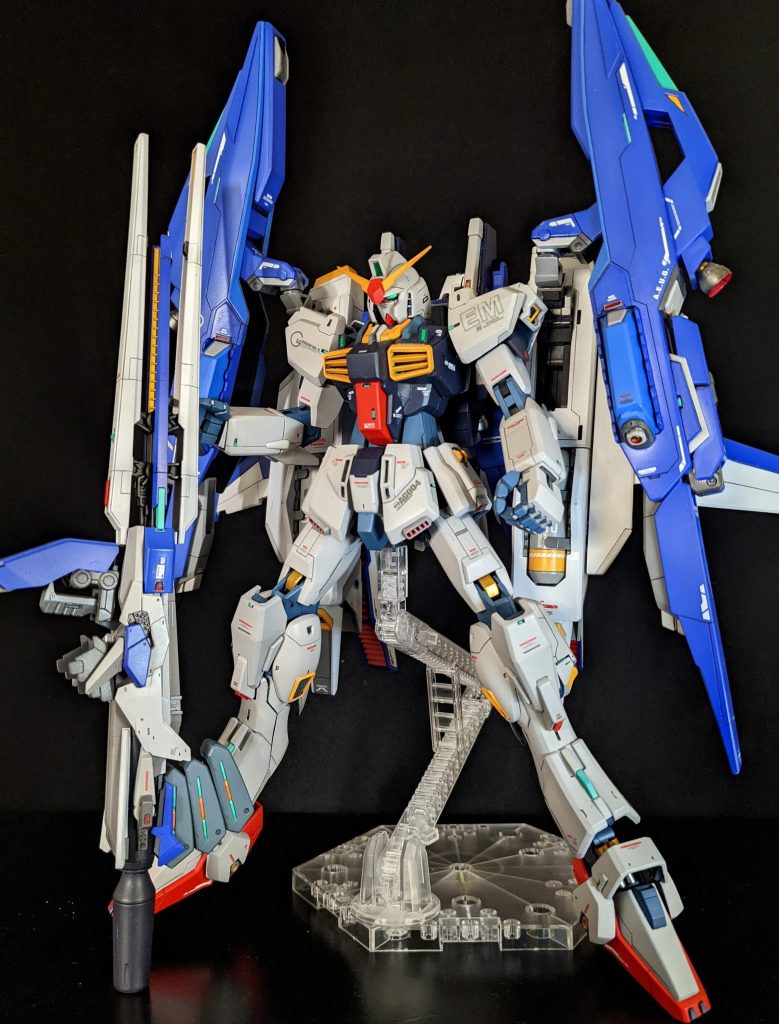 スーパーガンダムの特徴の一つであるロングライフルも形状を大幅変更（って、あのキットのあの武器じゃんと気づいてしまったアナタはかなりのガンプラ通です💦）