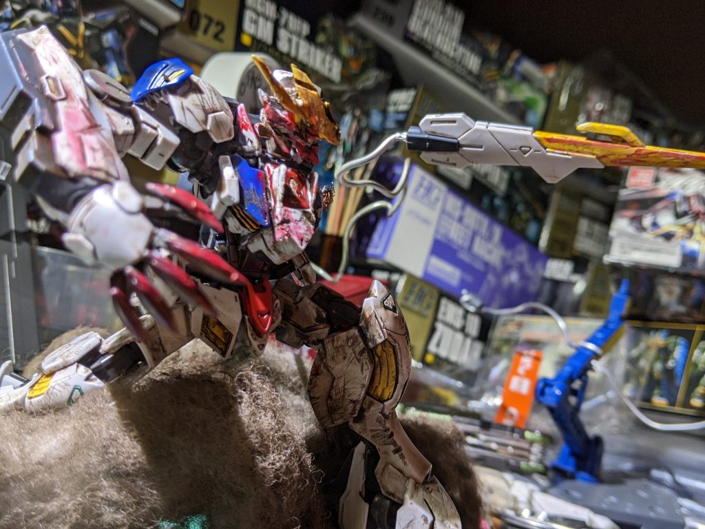 片っ端から道具で破壊してウェザリングしただけですが、かなり好きです。