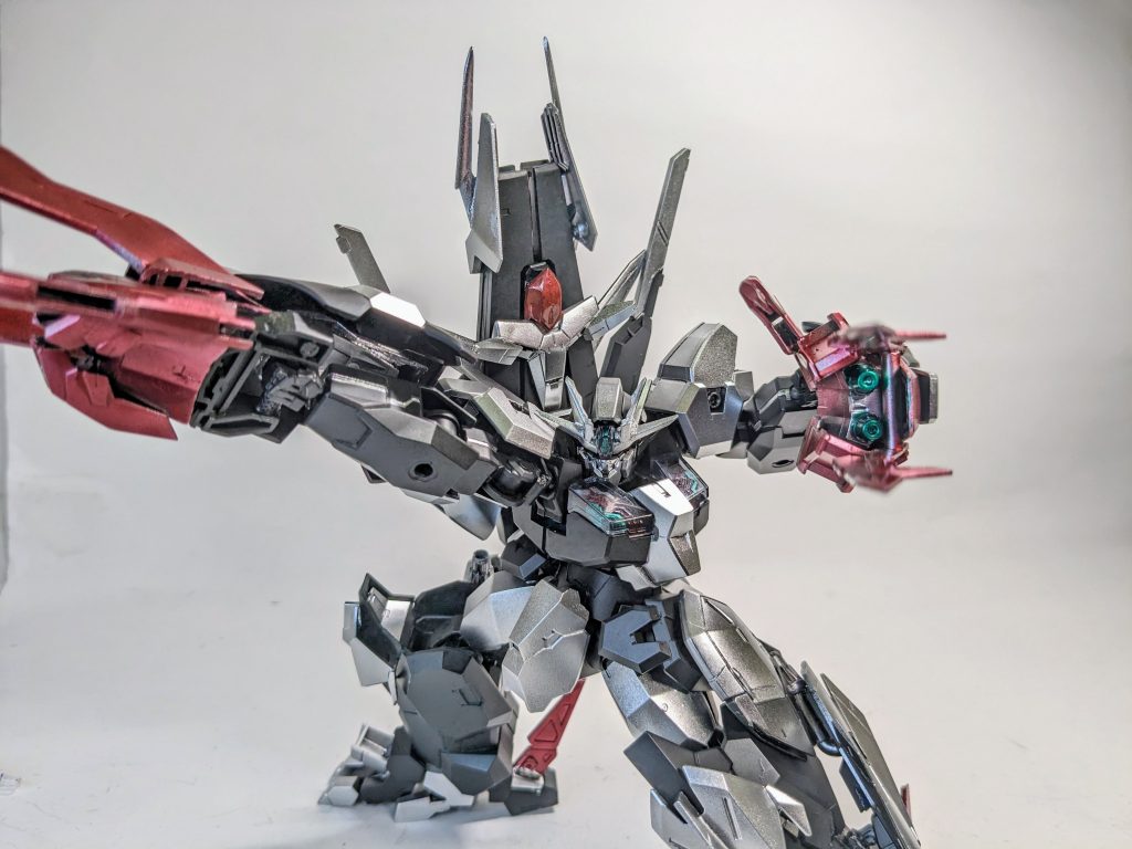 両腕のクローでの攻撃ポーズ!!右は切り裂く用左は突き刺す用で使用方法が違います!!