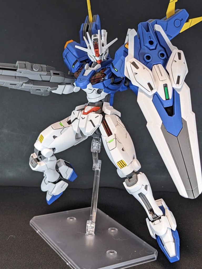 エアリアルくんのパッケージ絵のポーズなおビットオンフォームは撮り忘れました。てへ。青い単色のビットに塗らないといけない白はエアリアルホワイトで。逆に白い単色のビットに必要な青はカラーパターンからして再現不可と判断、シールです。ムリムリかたつむり。