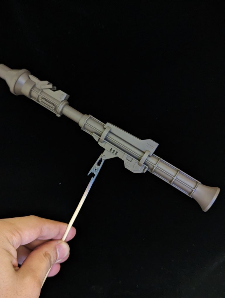 全体的にマホガニーのサーフェイサーで下地を作りました 