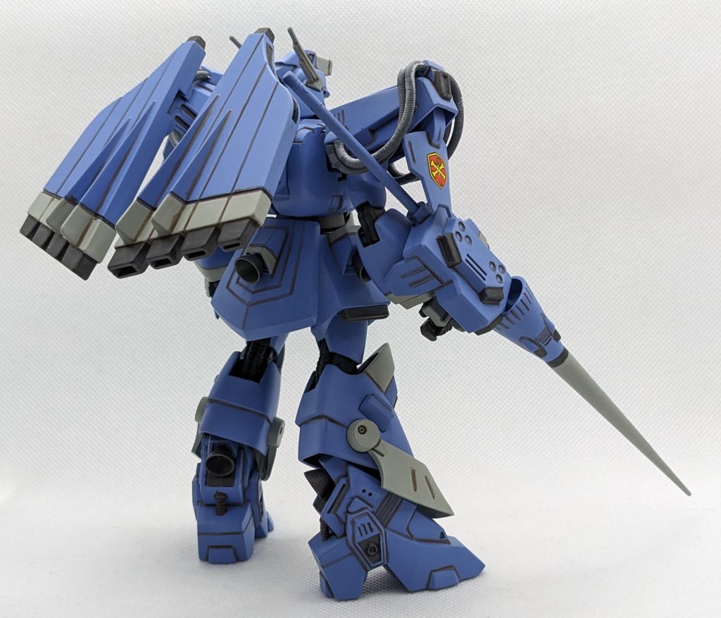 ベルガシリーズ特有の巨大な足首(笑)には、可能な限り重りを詰め込んで立ちポーズの姿勢が安定する様にしています。