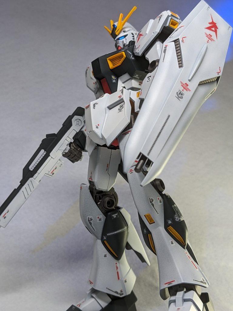 ガンプラ作りたい欲が久々に沸いたので飽きる前に完成までさせたいと思い、パーツから切り離して何も処理せず２日くらいで完成させました。