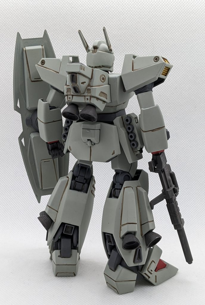 背面から見た様子は、ほぼ旧キットから変化していません。