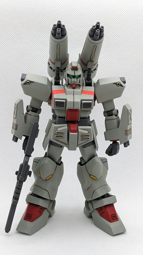 ジャンクパーツからヘビーガン付属のライフルを持たせています。劇中ではキャノンを外してヘビーガンのライフルとシールドを装備した機体があちこちで撃破されている(泣)ので、もう少し活躍して欲しかったです。