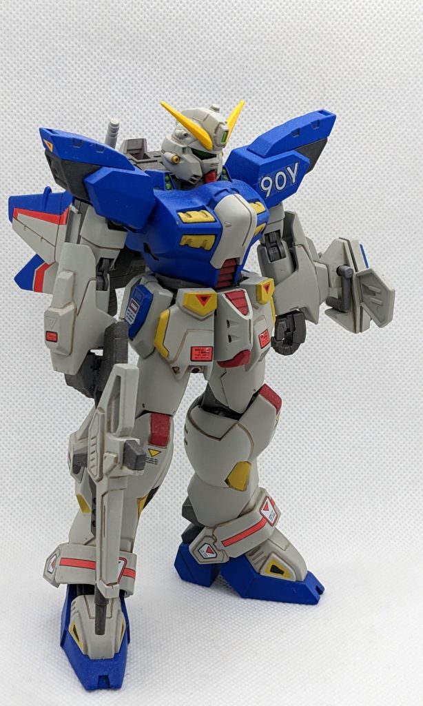 旧キットF90Yのパーツを元に、両腕と腰から太もも周りをRE/100ガンイージから移植しています。