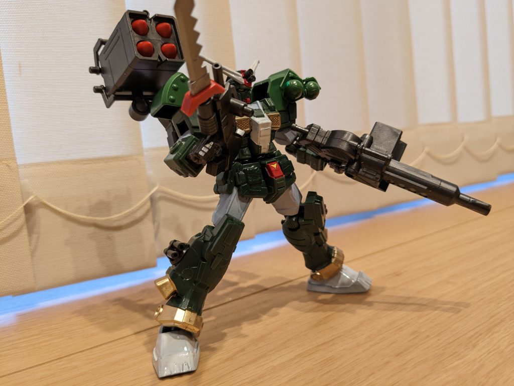 サイドショットその2。武器もそのままコマンドガンダムのをただ装着しただけで、取り外し可能です。無加工そのままでちょうど良いサイズでした。