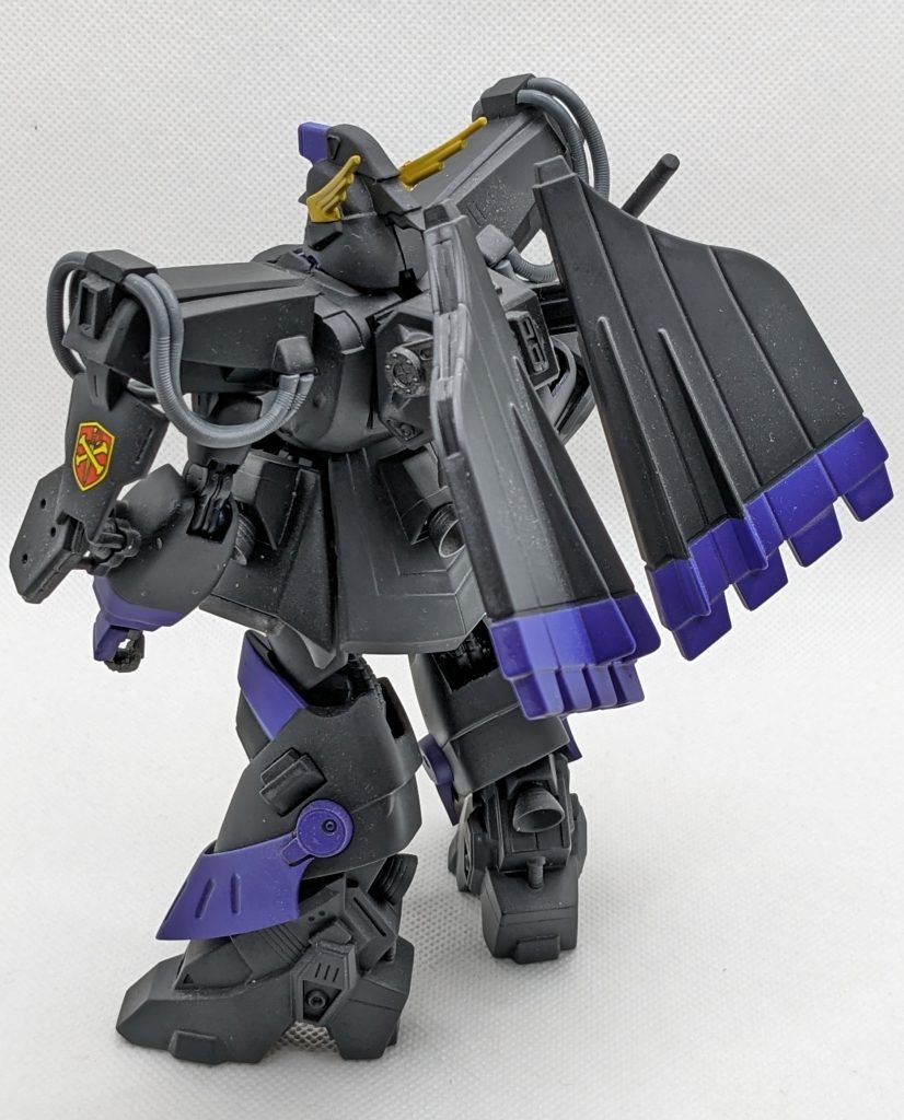 肩アーマーは内部にビギナギナの肩アーマー接続部を移植して上下にスイングできる様にしてあります。