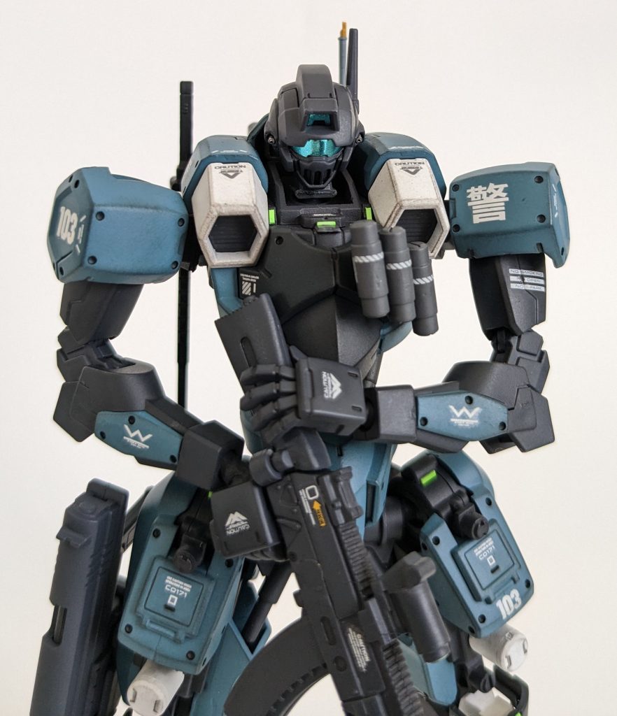 シャルドールローグのドクロマスクがさりげなくいい仕事してくれてます。ガンダム世界観なら頭部もブルーにするかもしれなかったんですが、ドクロマスクだしやっぱりフレーム色と同じ暗めにしました。普段やらない配色でいいかんじになったと思います。