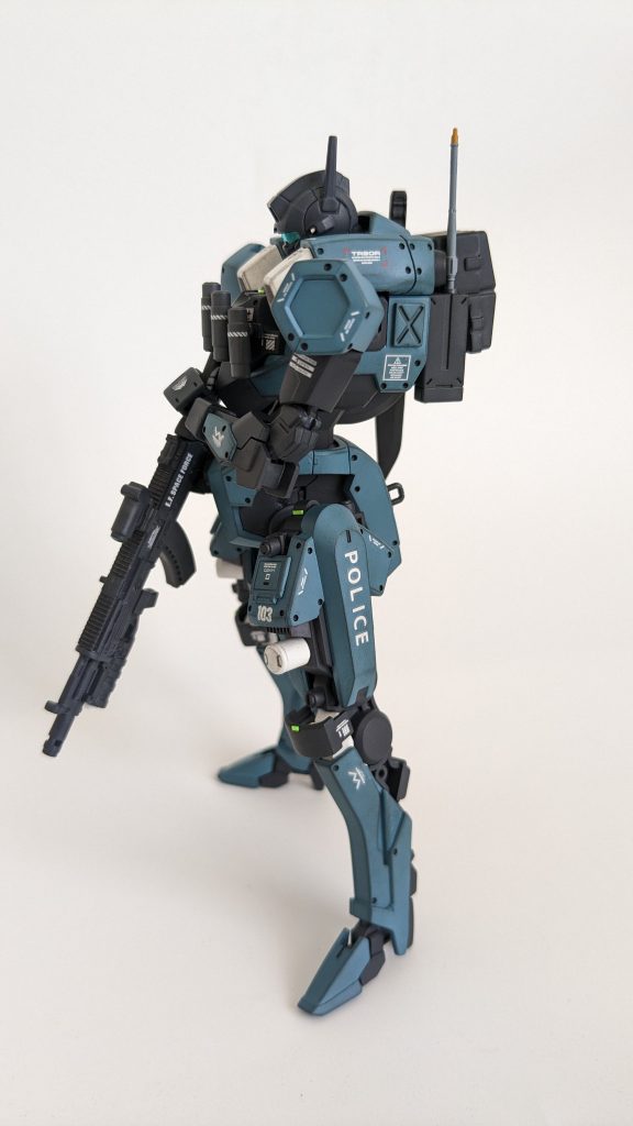 警と、このPOLICEデカールの為だけにカーモデル用のデカール買ったのですが、まさかの1文字ずつバラバラで絶望しました😂じっくり見れば見るほど間隔や上下が気になるのであまり見ないようにしてますw電、脳、警、軍など、もっとサイバーなデザインのデカール出ないかな……。