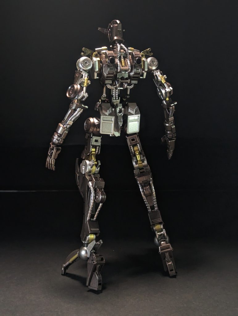 ガンダムフレームも塗装しました。マスキング地獄でしたが完成し組み上げるとそんなこと忘れるくらいかっこいいですね。