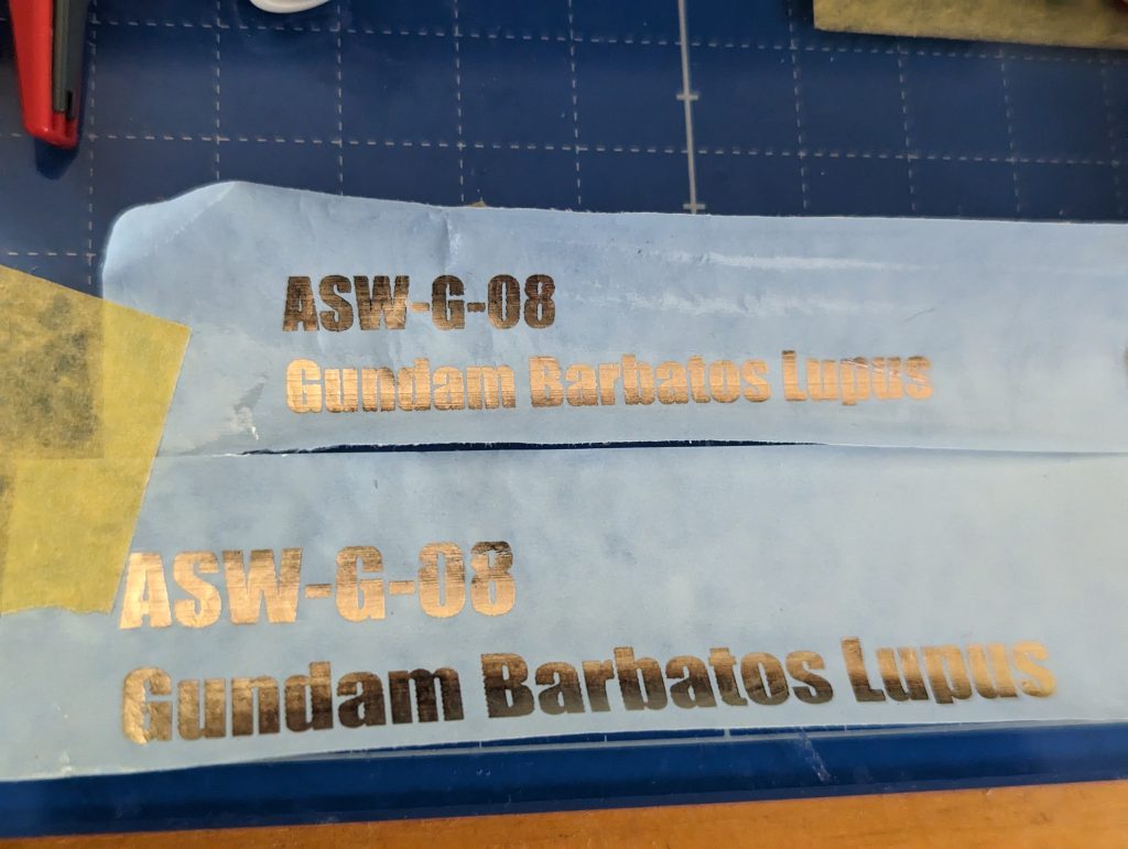 テプラで作成した型式番号と