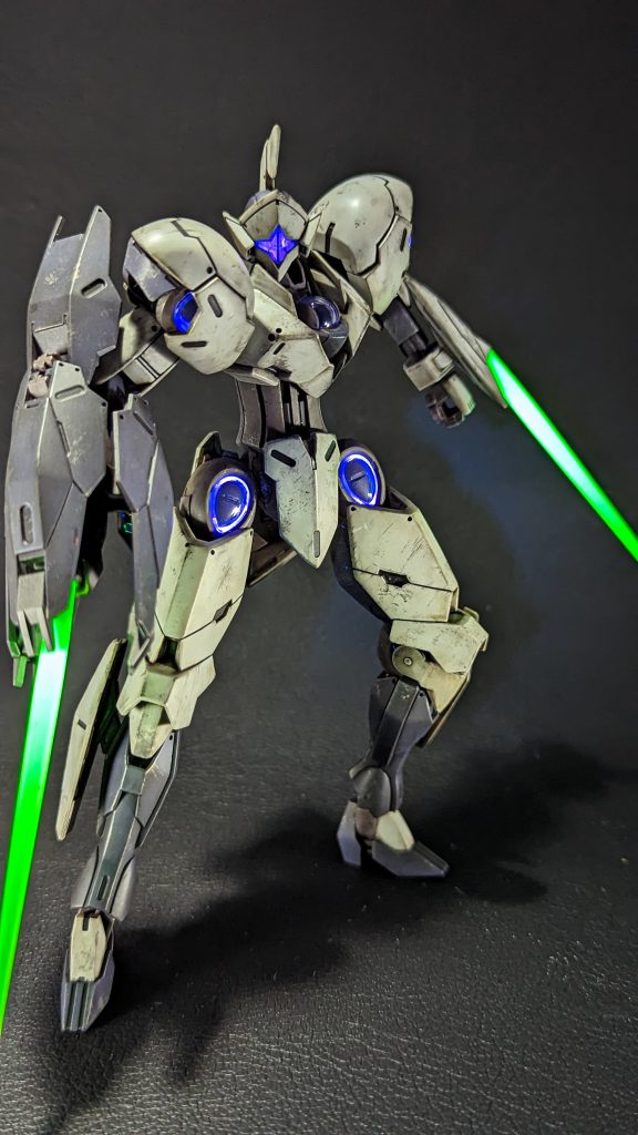 個人的にミカエリスは射撃よりも格闘の方が多いイメージだったので格闘系のポージング多めです。