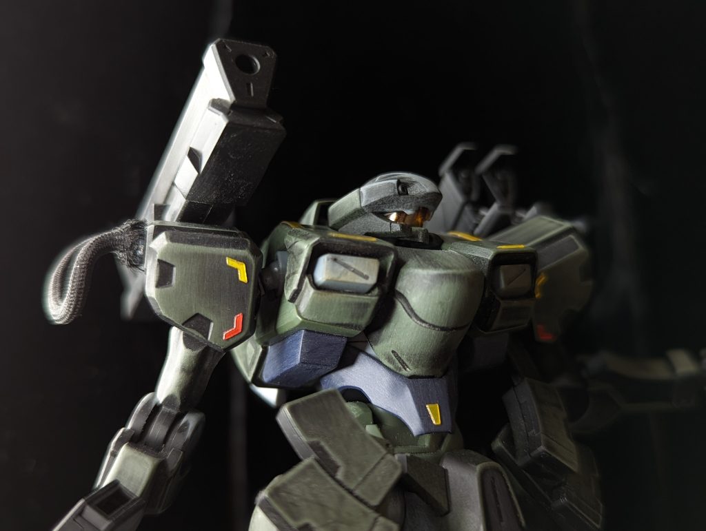 アップで。肩にパイプを追加しています