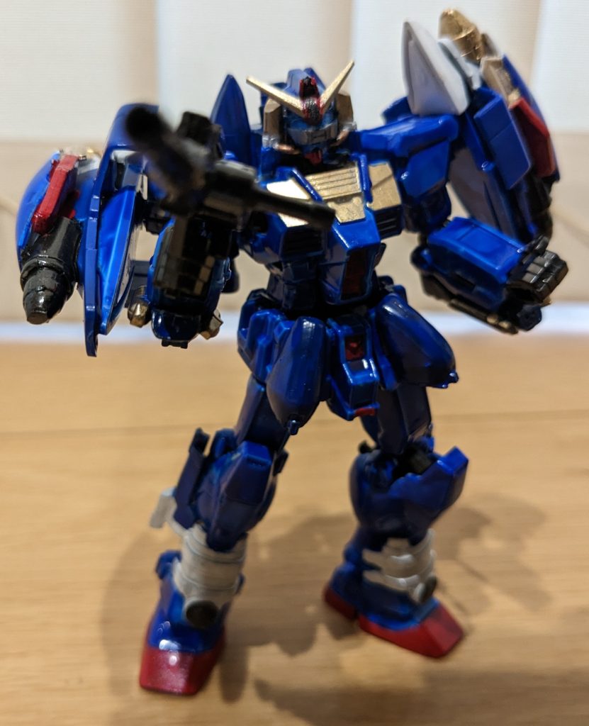 カードダスのガンダイバーを意識して。見た感じも雰囲気も、けっこう近づけることができたんじゃないかな〜と思います。腰のボンベっぽいのは、ガチャのガーベラ・テトラの膝をそのまま使用しました。