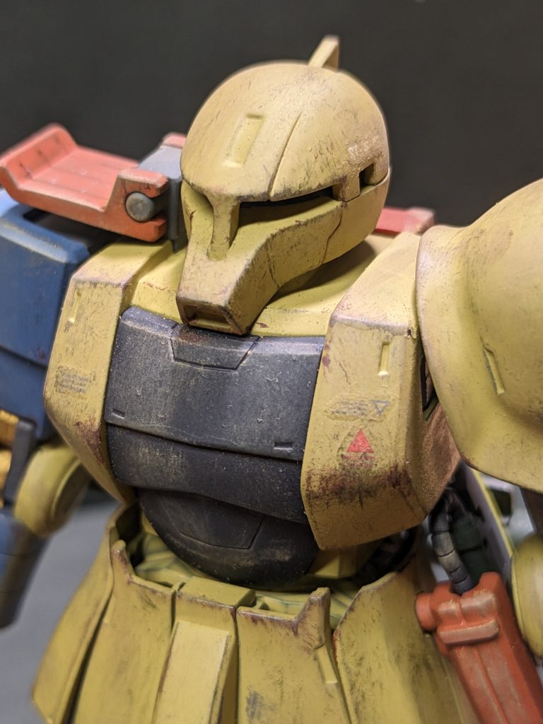 頭部をモノアイレールから切り離して小さくしてみました。