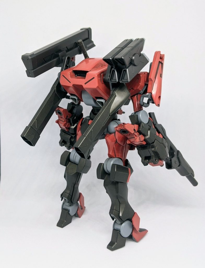 「極秘裏に開発されたザウォートヘヴィのカスタムモデル、装備は基本的に同型の物が使われているも通常の物より出力は底上げされており、一部に追加の装備も取り付けられている、表向きにはハイスペックなザウォートと噂程度に知られているも、この機体が開発された真の目的は「イレギュラーな存在を破壊する為の力」という物であり、このイレギュラーな存在はガンダムタイプのMSを指してるとも考えられる事から「ガンダムキラー」という異名で呼ばれる事もある」前回のザウォートとほぼ同様な方法で胸部を改造し、一部にパーツを追加しました。