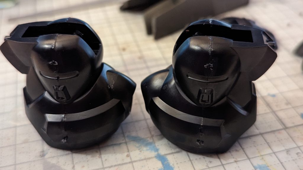 さて、制作のメモ。と言ってもそんなに無いのですが。いうて気になる合わせ目は腿と脛の横側に出るやつぐらいでしょうか。まぁ今回の習作では腿の合わせ目消し忘れたけどw腿のは割と単純な?形状の合わせ目なのですが、脛のは凹凸があったり面角度の変化が激しいトコロにパックリ来るので結構面倒くさいです。練習としてやる分には良いんですが。