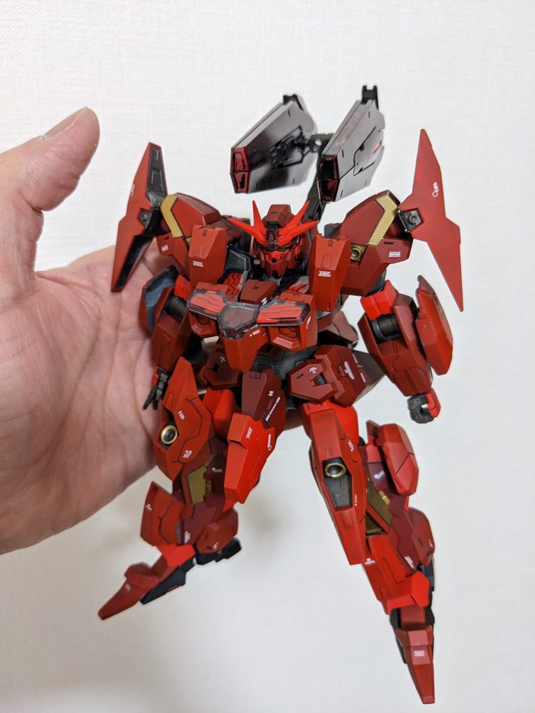 手のひらサイズなのに、ゴッツくて好きです！左膝パーツが逆さまでした！