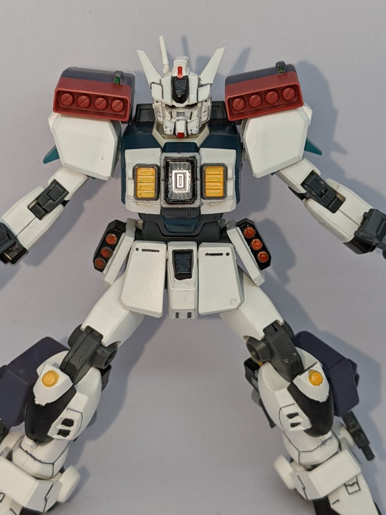 ボディーのビーム砲発射の図です。両足でがっしりと構えたそこからのビームって格好良いですよね。