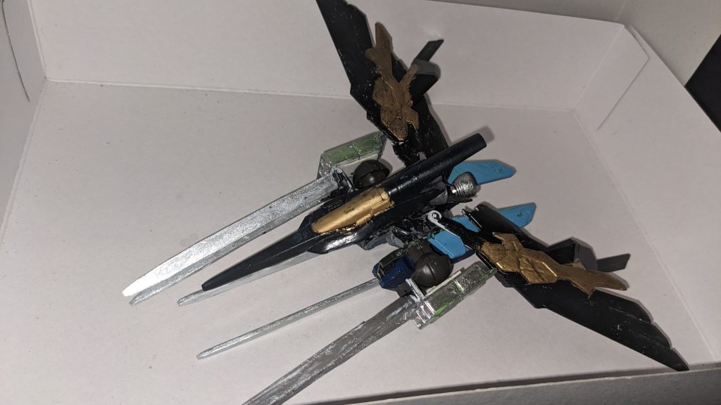 そして専用背部オプションパーツ、セレナーデ、こいつを可変し、背部につけたのが